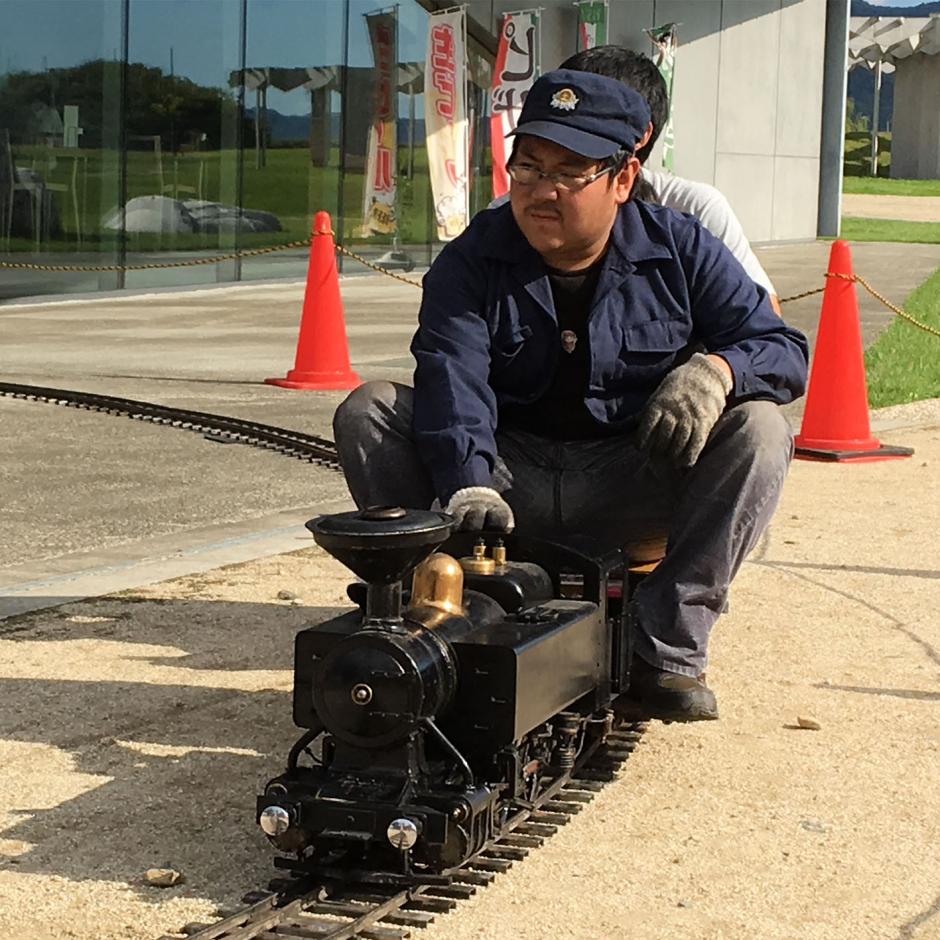 ミニ蒸気機関車・期間限定運行！｜九州芸文館（筑後広域公園芸術文化